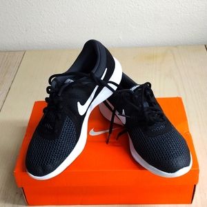 NIKE REVOLUTION 4(GS) RUNNING SHOES